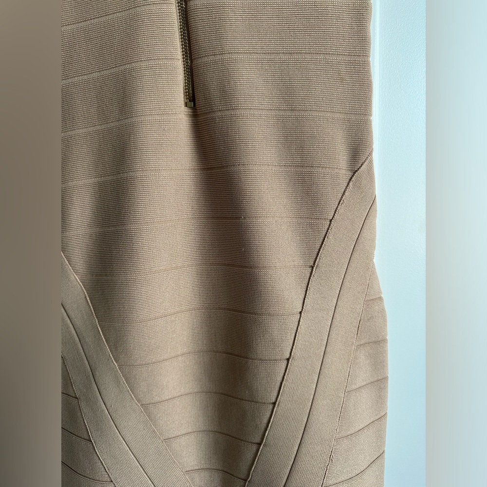 Bebe Off Shoulder Bandage Stretch Short Bodycon Mini Dress in Beige size… - Picture 7 of 8